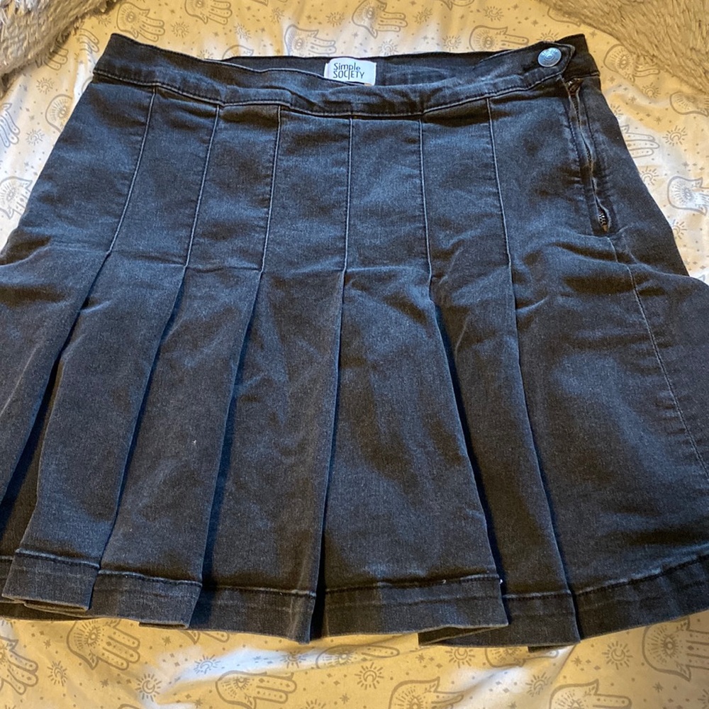 Simple society black jean pleated skirt